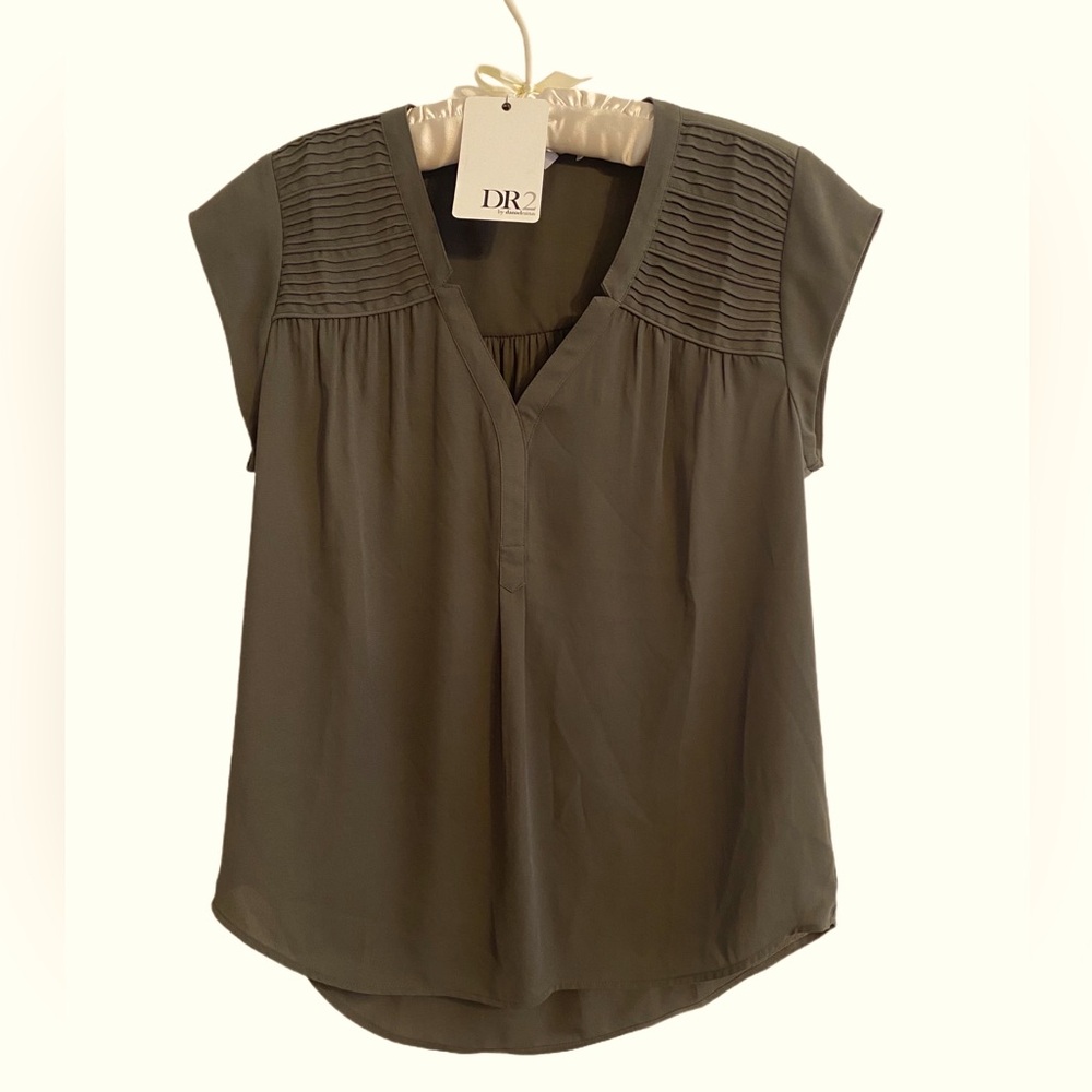 NWT DR2 by Daniel Rainn Dark Green Cap Sleeve Pleated Blouse Size PM